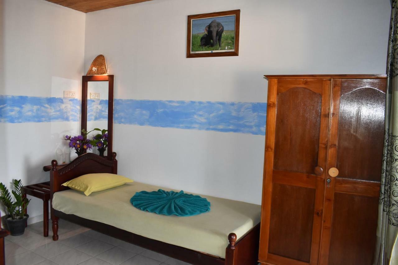Whitepearl Beach Hikkaduwa Exterior photo